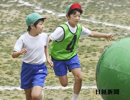 悠仁さま小学校最後の運動会秋篠宮ご夫妻観戦画像と動画追加*30分の茶会でも雅子さま欠席、紀子さま眞子さまの着物姿