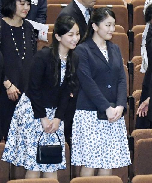 小山さんは2009年に行われた天皇陛下の在位20年記念式典で演奏。 皇后さまは15年にも、小山さんのデビュー30周年記念コンサートに出掛けたことがある。