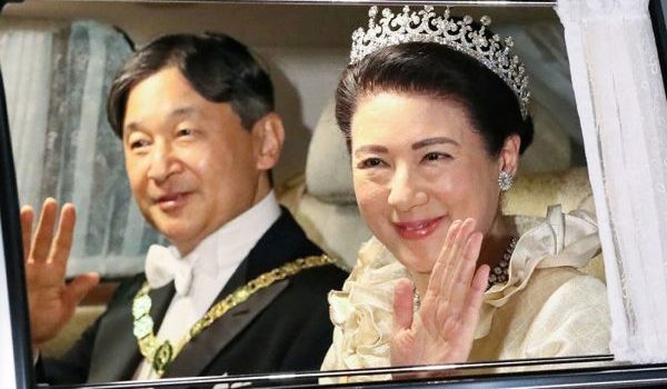 饗宴の儀 第1日 やはり強運?雅子さまのドレスや欧州王族方の