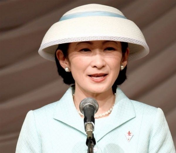 パレード翌日上皇夫妻が鑑賞にお出まし 平成のパレードでの美智子さまの豪華なケープ 華子さまと紀子さまの帽子 これでいいのだ日記part2